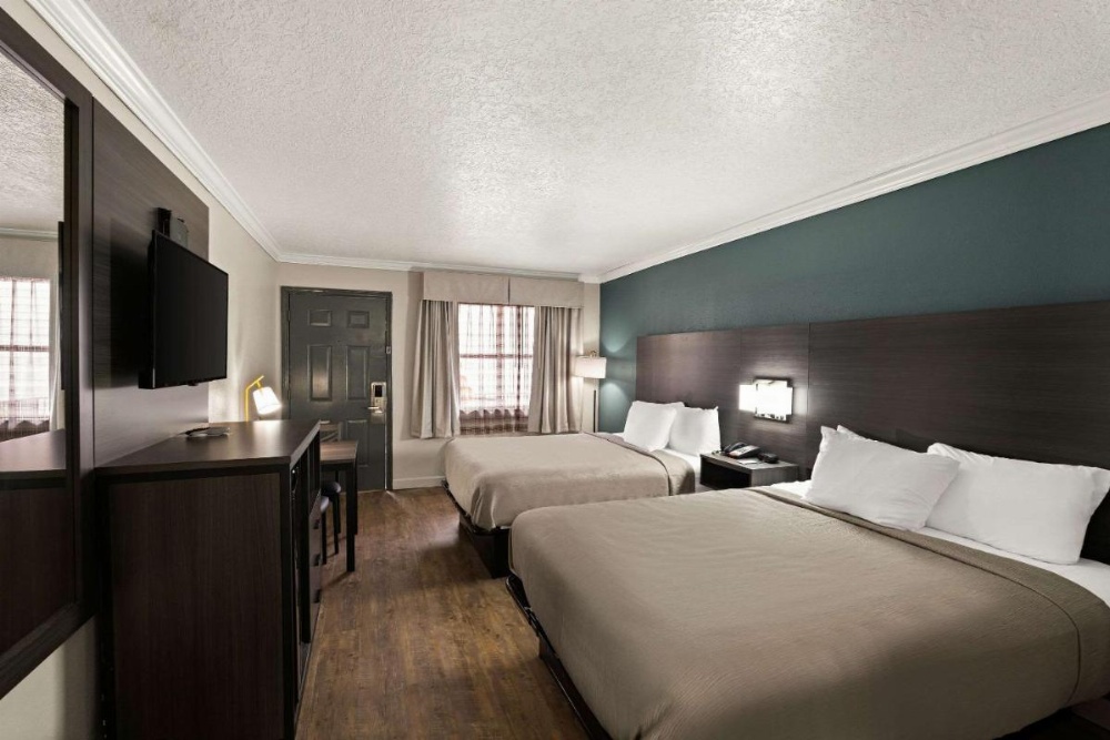 Quality Inn Image 11