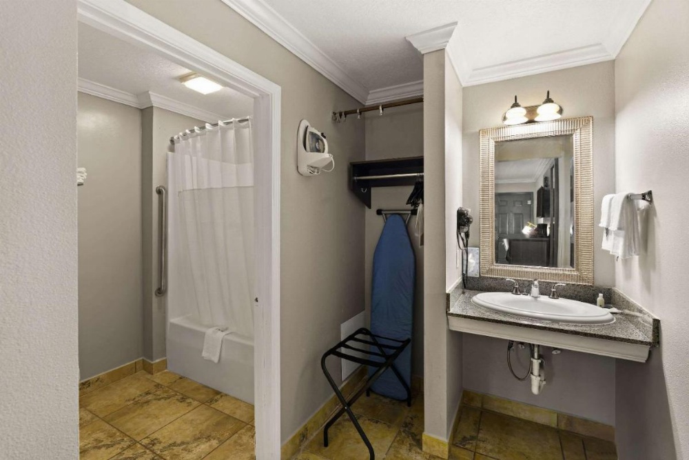 Quality Inn Image 14