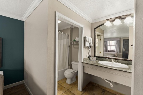 Quality Inn image 4