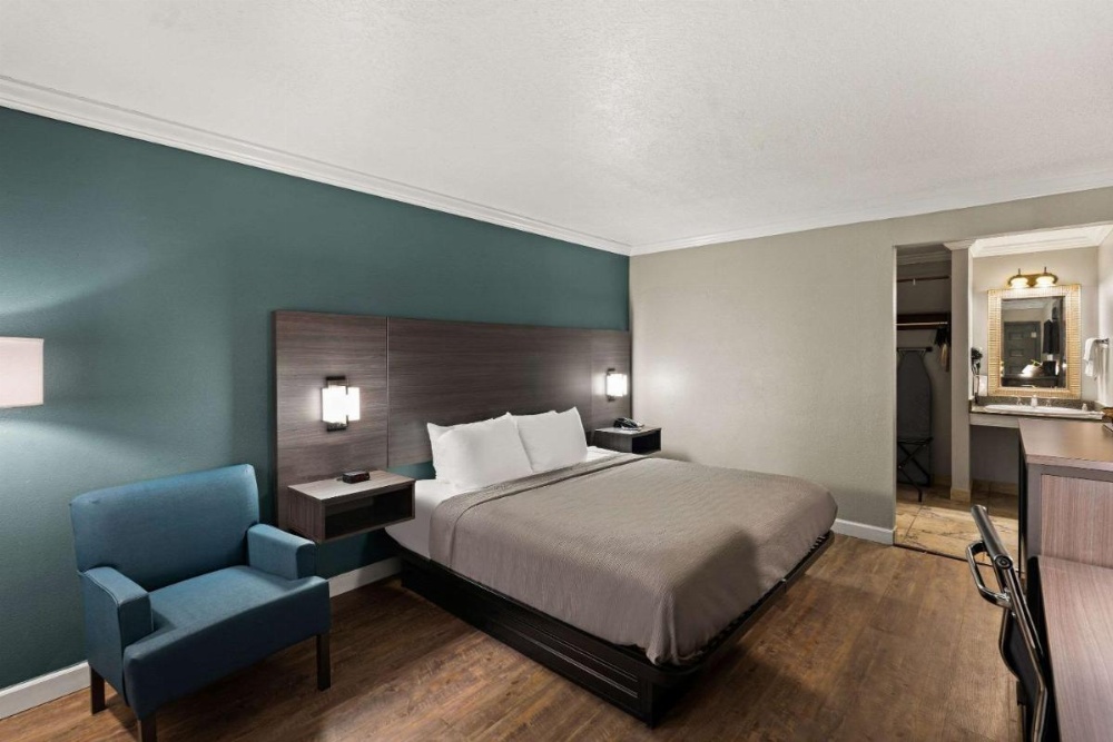 Quality Inn Image 46