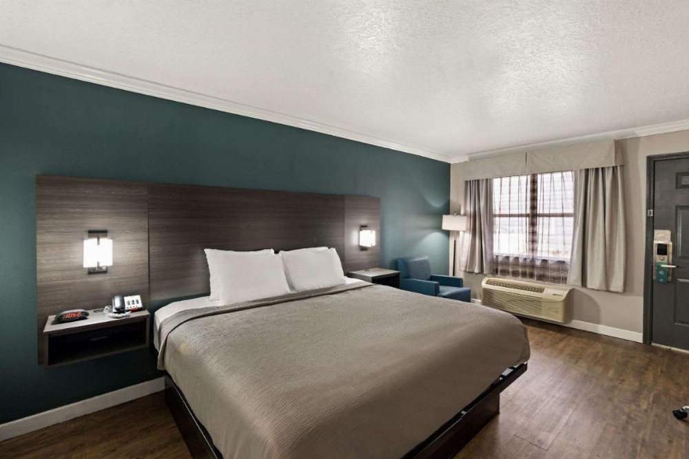 Quality Inn Image 6