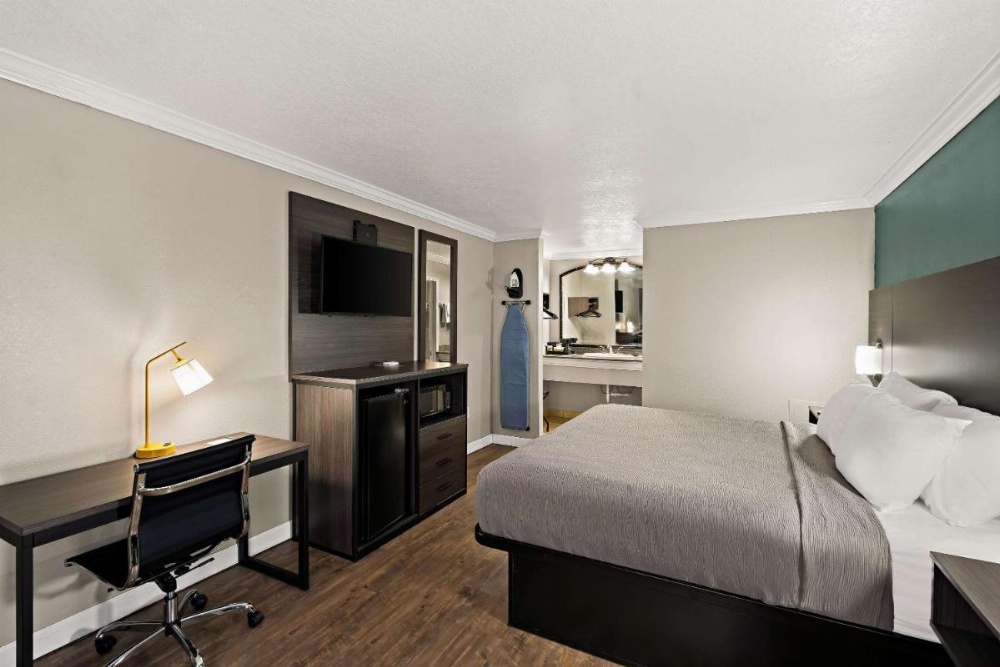 Quality Inn Image 7