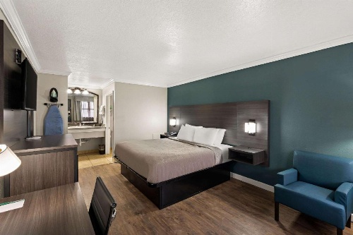 Quality Inn image 8